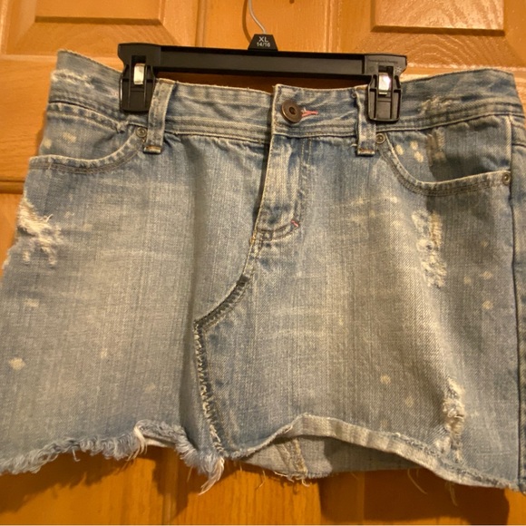 American Eagle Outfitters Dresses & Skirts - Woman’s American Eagle distressed denim skirt size 4